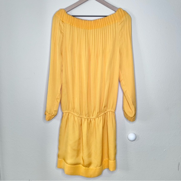 Diane von Furstenberg Silk Mikino Dress Size 6 Yellow Marigold Pleated DVF - Picture 5 of 16